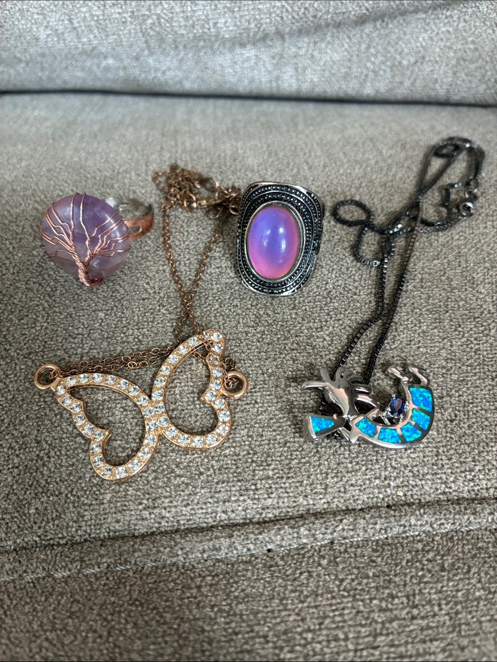 4 pieces of Jewelry